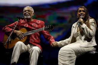 Gilberto Gil chora durante participação da filha Preta Gil durante show no Allianz Parque.