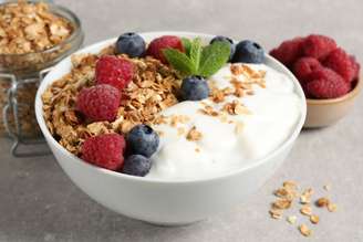 O iogurte é rico em nutrientes que trazem diversos benefícios para o bom funcionamento do organismo