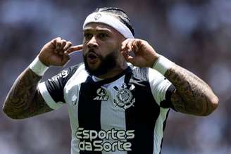 Memphis Depay em ação pelo Corinthians