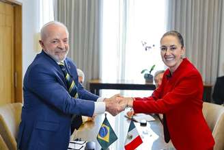 Lula e Claudia Sheinbaum, presidente do México, durante encontro por ocasião da Cúpula da CELAC, em Honduras