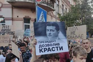 Zelensky foi alvo de protestos na Ucrânia contra proposta anterior de lei anticorrupção