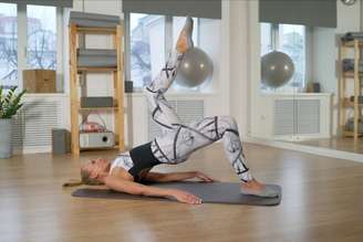 O pilates favorece a saúde física e mental de diversas maneiras