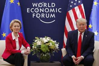 Von der Leyen e Trump durante um encontro em Davos, na Suíça