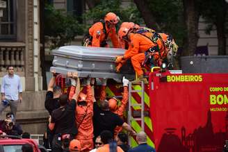 Caixão de Preta Gil durante cortejo no Rio de Janeiro