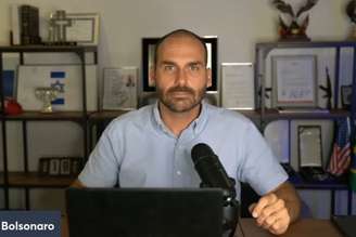 Eduardo Bolsonaro (PL-SP) fala sobre a aplicação de sanções aos presidentes Davi Alcolumbre, do Senado e Hugo Motta, da Câmara dos Deputados
