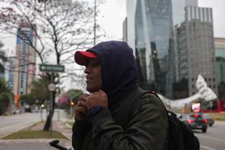 Mais um dia de muito frio na cidade de São Paulo.