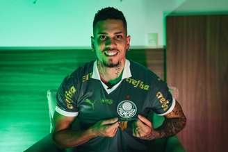 Paulinho em apresentação no Palmeiras