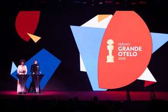 Prêmio foi apresentado por Barbara Paz e Isabel Fillardis