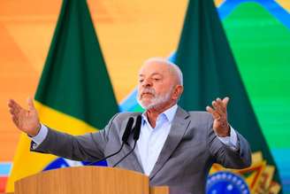 Lula disse que está aberto ao diálogo, mas também afirmou que trabalha para reagir a tarifaço imposto por Donald Trump