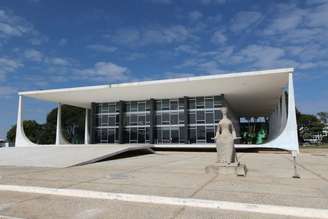 STF retoma sessões após recesso e fará defesa de Moraes