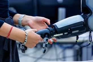 Pele artificial ítalo-brasileira permite aplicações em robôs e em próteses biônicas
