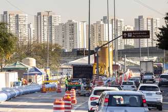 Interdição no acesso à pista central da Marginal Tietê no sentido Rod. Castello Branco na altura da ponte Atílio Fontana.