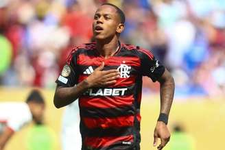 Wallace Yan comemora gol pelo Flamengo