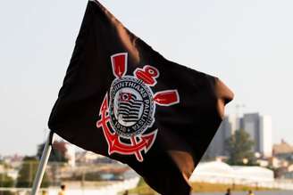 Escudo do Corinthians na bandeirinha de escanteio