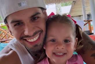 O cantor Zé Felipe e a filha, Maria Flor