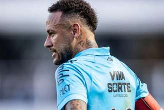 Neymar durante treino pelo Santos