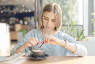 O consumo excessivo de açúcar e cafeína pode prejudicar os estudos