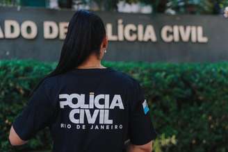 Policiais civis da 78ª DP (Fonseca), em conjunto com agentes das guardas municipais, prenderam a mulher