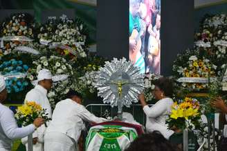 Velório de Arlindo Cruz ocorre na quadra do Império Serrano