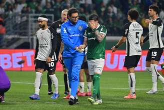 Aníbal Moreno deixa clássico contra o Corinthians