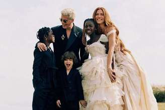 Giovanna Ewbank e Bruno Gagliasso renovam votos de casamento em cerimônia intimista no interior do Rio