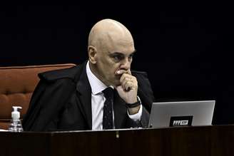 Nesta terça (5/8) o Ministro do STF Alexandre de Moraes participa da sessão da 1 ª Turma do STF. O ministro decretou a prisão domiciliar do ex-presidente Jair Bolsonaro.