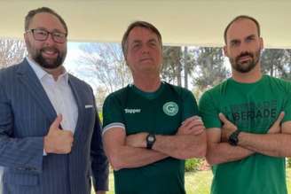 Jason Miller, Jair Bolsonaro e Eduardo Bolsonaro em 2022