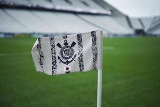 Escudo do Corinthians na bandeirinha de escanteio