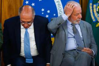 Alckmin (E) e Lula se reúnem nesta segunda-feira para discutir pacote de ajuda