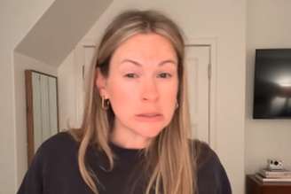 Segundo vídeo que circula nas redes sociais, a atriz ficou por 2h o banheiro 