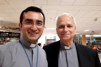 Papa e seu secretário pessoal, padre Edgar Rimaycuna Inga