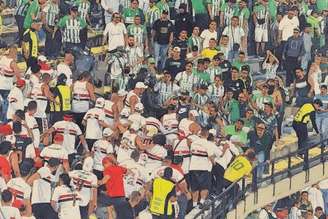Torcidas do São Paulo e Atlético Nacional brigaram após o jogo
