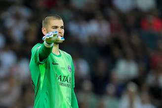 Lucas Chevalier, 23, estreia como goleiro titular do PSG na decisão da Supercopa da UEFA, contra o Tottenham