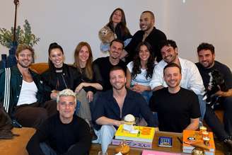 Bruna Marquezine recebe amigos famosos em pré-festa de aniversário