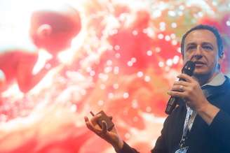 Geneticista Alysson Muotri busca um tratamento contra o Alzheimer a partir de plantas da Amazônia.