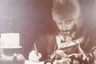 Dennis Bell foi designado para uma missão de dois anos na Antártida, em 1958