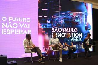 Da esquerda para direita: Jerônimo Vargas (cofundador da RIW), Fábio Queiróz (cofundador da RIW), Erick Brêtas (CEO do Estadão) e Eduardo Barella (CEO da Arena Mercado Livre Pacaembu) apresentam o projeto da São Paulo Innovation Week