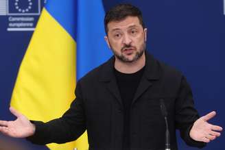 Volodymyr Zelensky durante coletiva de imprensa em Bruxelas