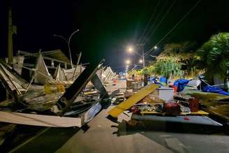 Forte vento no final de julho deixou estragos em várias cidades do litoral paulista