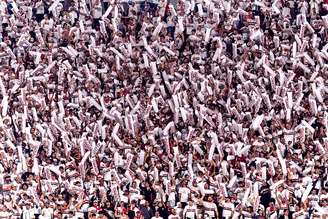 Torcedores do São Paulo em jogo contra o Atlético Nacional, da Colômbia