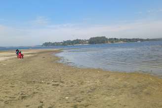 Vista do Reservatório de Guarapiranga, localizado na zona sul da cidade de São Paulo, na manhã desta quarta-feira, 20 de agosto de 2025. O nível dos reservatórios dos sete sistemas que abastecem a Região Metropolitana de São Paulo caiu neste ano. O volume de água armazenado é o menor desde 2015, quando a região sofreu a maior crise hídrica da história.