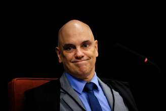 Moraes evitou falar sobre a trama golpista, mas ressaltou o risco de ruptura democrática ao dizer que 'graças a Deus' ainda há eleições