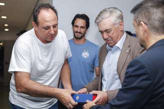 Rogério Ceni cumprimente Carlo Ancelotti –