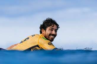 Yago Dora é campeão mundial de surfe. 