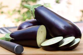 Funcional, a berinjela cabe em qualquer dieta e enriquece o valor nutricional das refeições