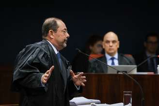 Celso Vilardi, advogado de Jair Bolsonaro (PL), faz sustentação oral à Primeira Turma do STF no julgamento da Ação Penal 2.668