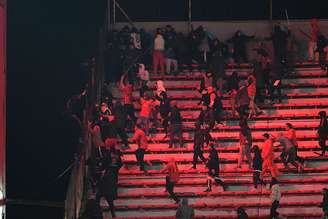Briga entre torcedores de Independiente e Universidad de Chile fazem com que jogo pela Sul-Americana seja cancelado; clubes foram punidos