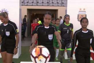 Vanessa Ceballos, que levou tapa de jogador, é colombiana e uma das árbitras mais jovens do país