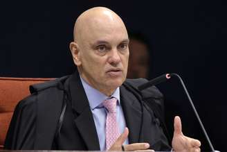 Gravata de Moraes com estampa de cachorrinhos chamou atenção.