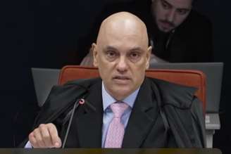 Querer se ‘perpetuar no poder ignorando a democracia é golpe de Estado’, diz Moraes em julgamento de Bolsonaro